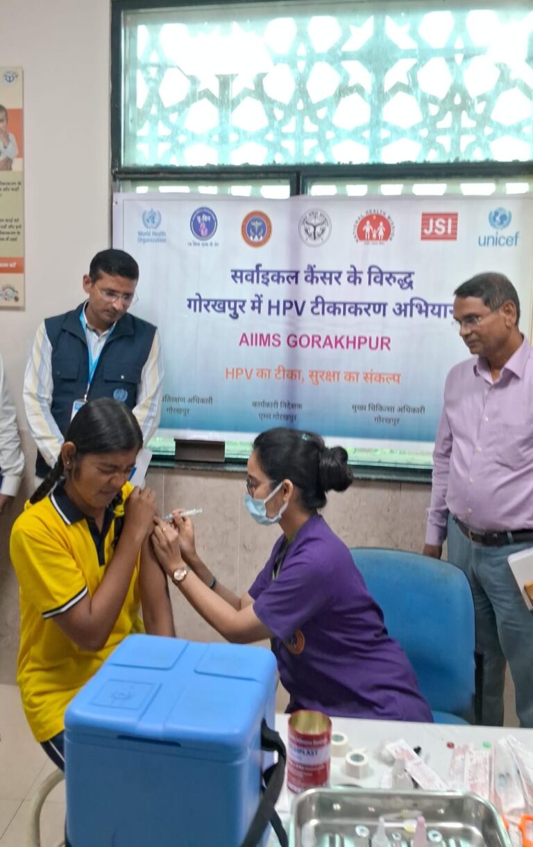 एचपीवी टीकाकरण की शुरुआत सेहत के प्रति जागरूक की गईं महिलाए