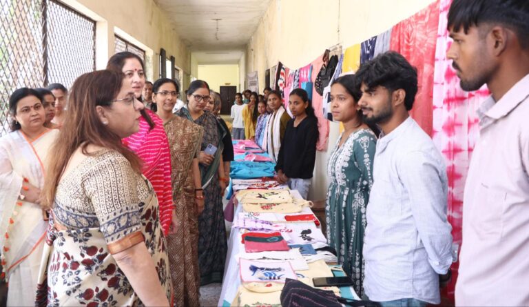 प्रदर्शनी में झलकी विद्यार्थियों की रचनात्मकता और कौशल