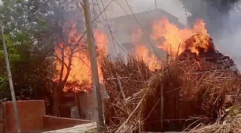 बहदुरा में बिजली की शार्ट सर्किट से लगी भयंकर आग, सब-कुछ जलकर हुआ राख