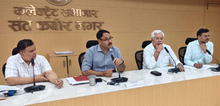 फार्मर रजिस्ट्री में लापरवाही पर सख्ती, 18 कर्मचारियों का वेतन रोका