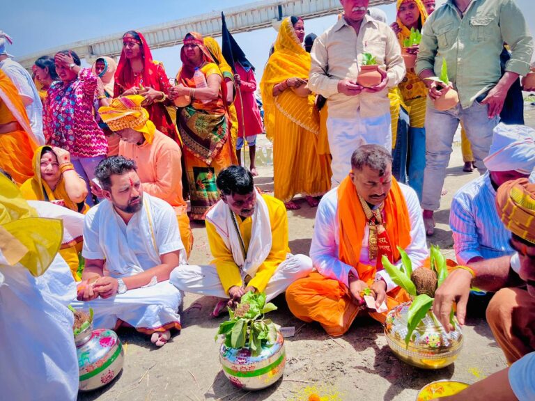 श्रीअष्टजाम महायज्ञ एवं प्राण प्रतिष्ठा के लिए निकली भव्य कलश यात्रा