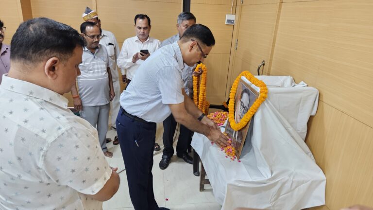 हमारा संविधान भारत की आत्मा है, संवैधानिक दायरे में रहकर जनता की सेवा करना ही बाबा साहब के प्रति सच्ची श्रद्धांजलि:डीएम