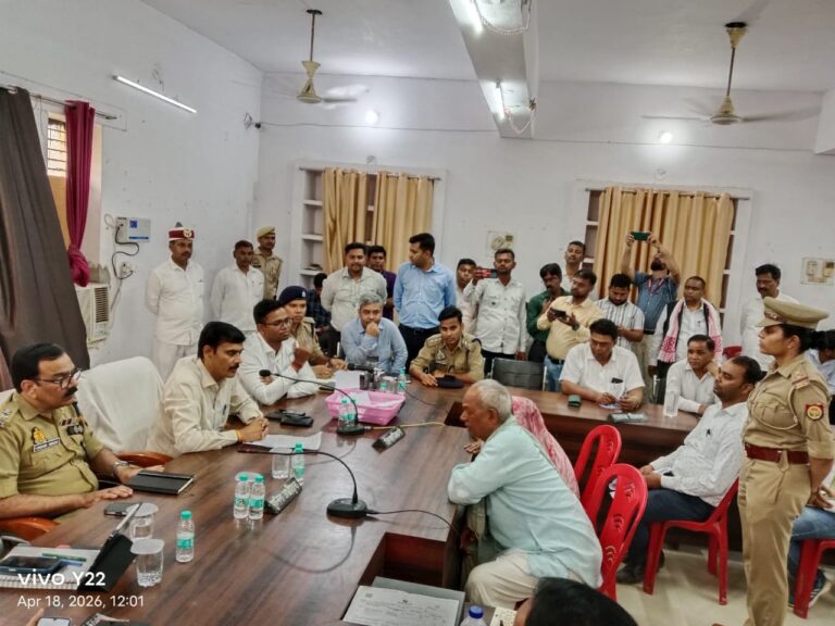 सम्पूर्ण समाधान दिवस में डीएम–एसपी ने सुनीं जनसमस्याएं, 150 में से 10 प्रार्थनापत्रों का मौके पर निस्तारण