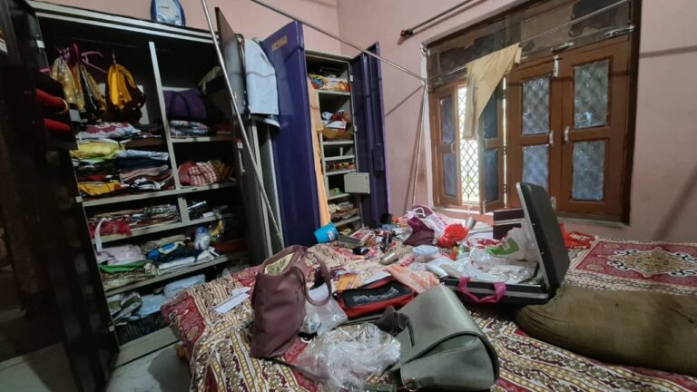 बंद मकान को बनाया निशाना: बांसडीहरोड में लाखों की चोरी, तीन कमरे खंगाले, जेवर-नगदी गायब