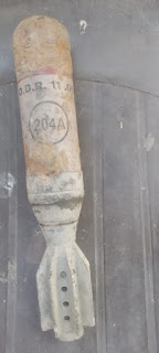 पुराने तालाब से मिला संदिग्ध मोर्टार, इलाके में मचा हड़कंप