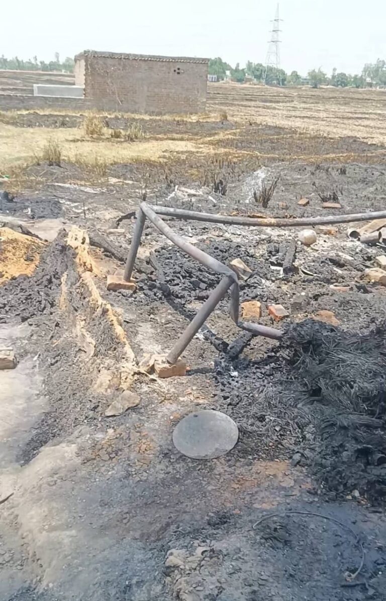 बलिया में भीषण आग: कई घर जलकर राख, पीड़ितों को भारी नुकसान, जानिए सरकार से कैसे मिलेगा मुआवजा