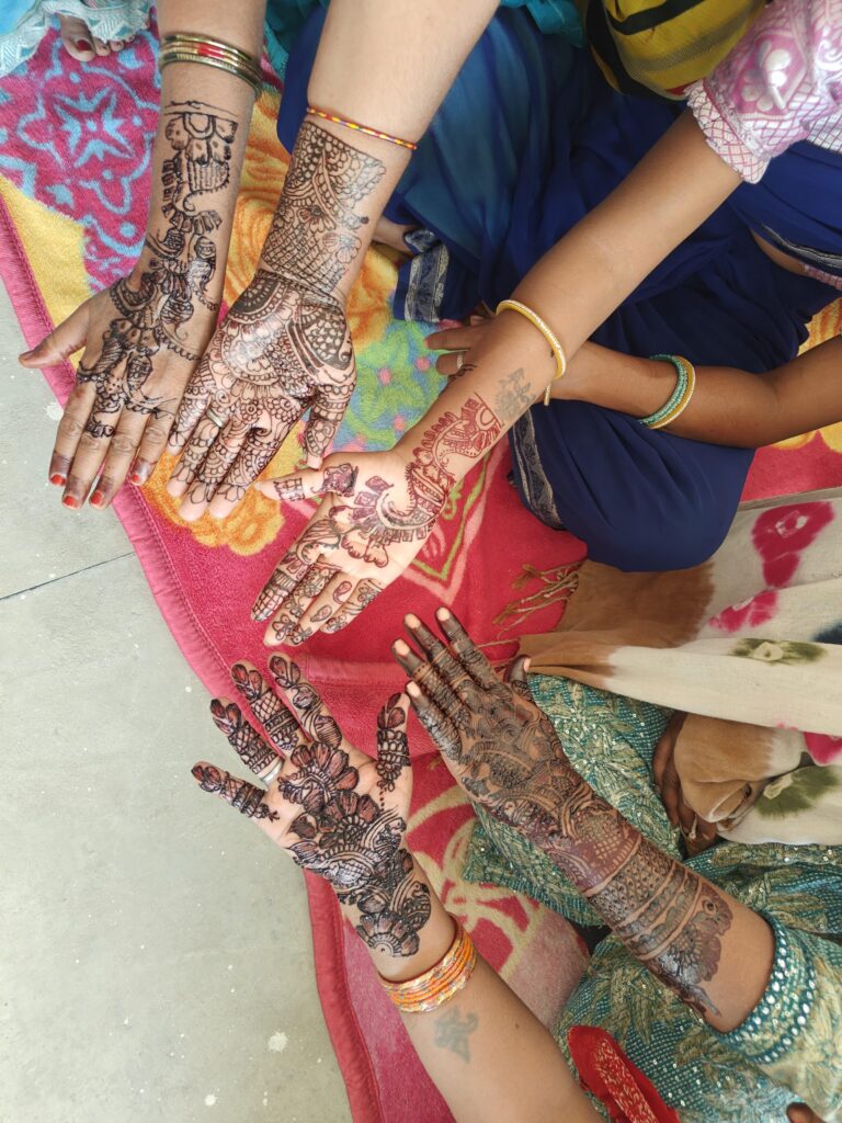 अक्षय तृतीया पर जिला कारागार में सजी रचनात्मकता—महिला बंदियों की मेंहदी प्रतियोगिता ने बिखेरा उत्साह