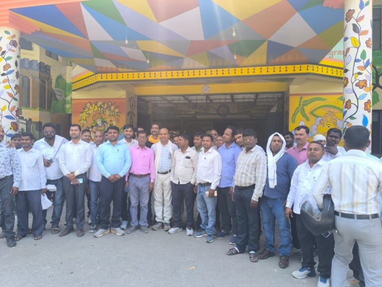 मानदेय बकाया से नाराज रोजगार सेवक सड़क पर, विकास कार्यों पर पड़ा असर