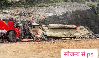 मिर्ज़ापुर हादसा: ब्रेक फेल ट्रक ने मचाई तबाही, 11 की मौत, कार बनी आग का गोला