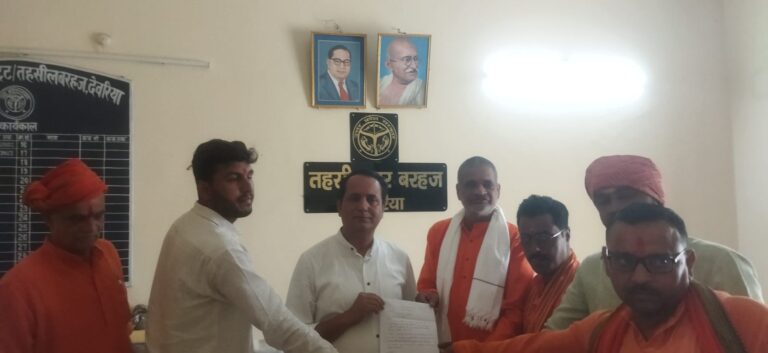 गौ रक्षकों ने सीएम को संबोधित ज्ञापन तहसीलदार को सौंपा