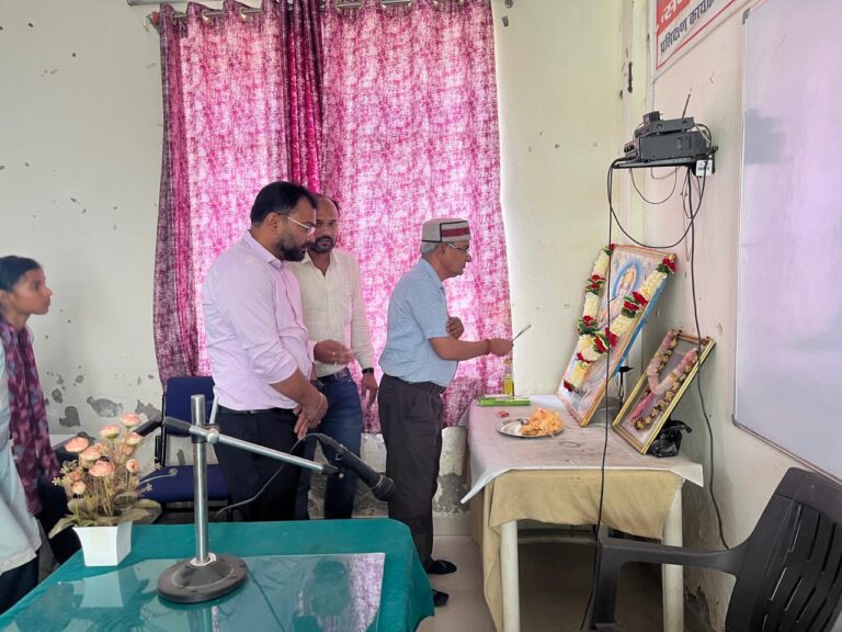 आरसेटी देवरिया में जूनियर ब्यूटी प्रैक्टिशनर बैच का स्टेट डायरेक्टर ने किया उद्घाटन