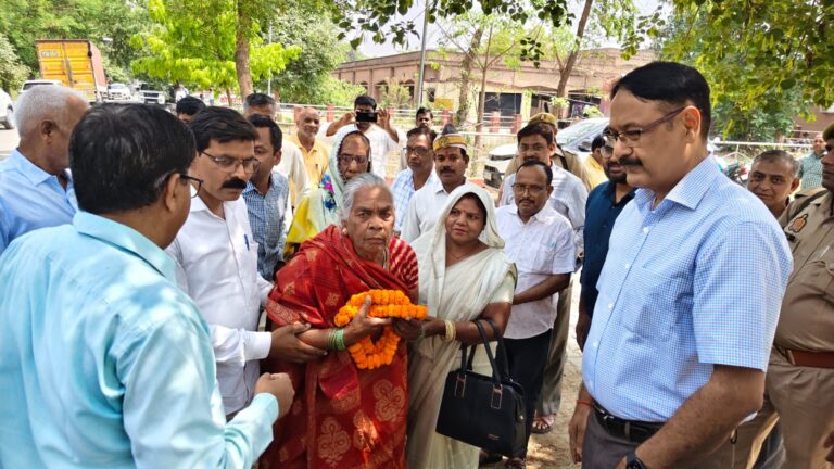 95 की उम्र में दुलारी देवी के हाथों खुला पेंशनर कक्ष, भावुक हुआ माहौल