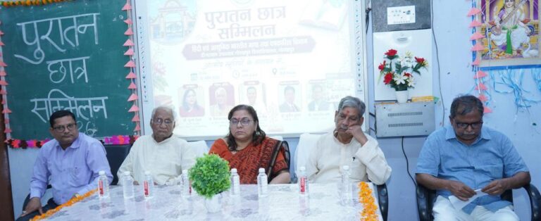 हिंदी विभाग के पुरातन छात्रों ने रची संवाद की नई मिसाल