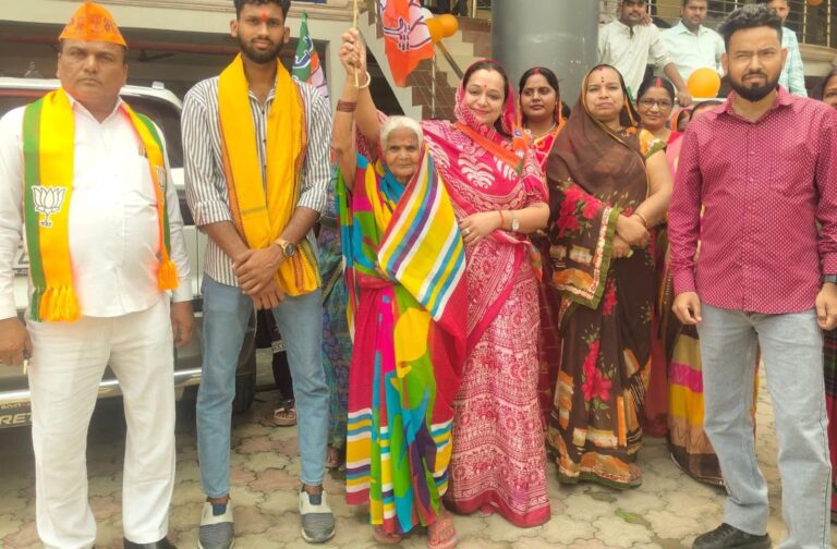 भाजपा की प्रचण्ड जीत पर नपा मे हर्षोल्लास मनाई गई जीत की खुशी