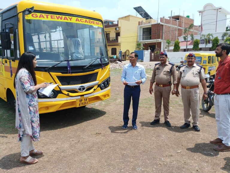 स्कूली वाहनों पर बड़ी कार्रवाई, 6 वाहन निरुद्ध
