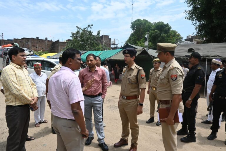 सोनौली बॉर्डर पर अफसरों की सख्ती, बोले सीमा सुरक्षा में लापरवाही किसी कीमत पर नहीं