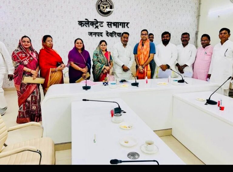 देवरिया: नपा अध्यक्ष श्वेता जायसवाल ने डीएम मधुसूदन हुल्गी से की शिष्टाचार मुलाकात, विकास कार्यों पर हुई चर्चा