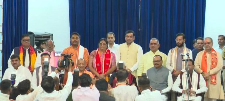 यूपी मंत्रिमंडल विस्तार: 8 मंत्रियों ने ली शपथ, भूपेंद्र चौधरी और मनोज पांडेय बने कैबिनेट मंत्री