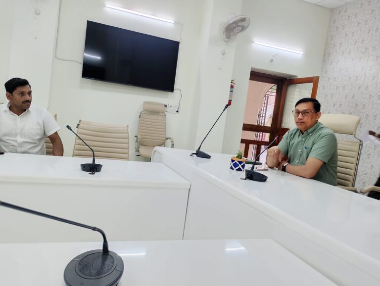 कलेक्ट्रेट सभागार में मीडिया कर्मियों ने किया ऑनलाइन स्व-जनगणना पंजीकर