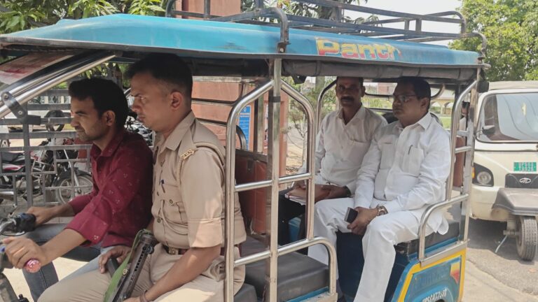 निजी गाड़ी छोड़ ऑटो से जिला मुख्यालय पहुंचे सदर विधायक, ऊर्जा संरक्षण का दिया संदेश