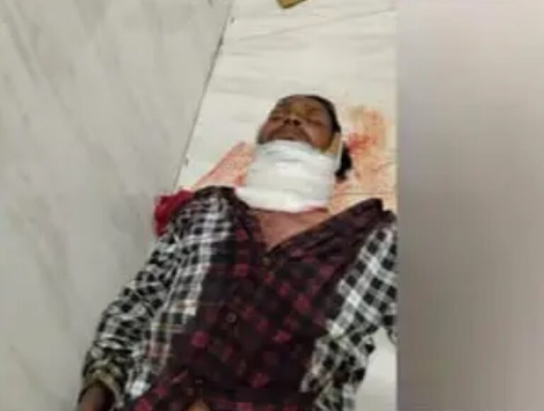 पत्नी से विवाद के बाद व्यक्ति ने हंसिए से काटा अपना गला