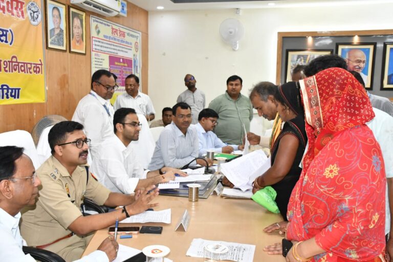 पुराने राजस्व मामलों के त्वरित निस्तारण पर जिलाधिकारी सख्त, रुद्रपुर सम्पूर्ण समाधान दिवस में 61 शिकायतें पहुंची