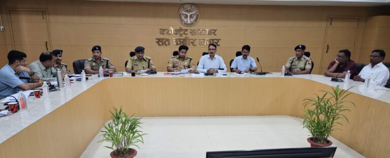 बकरीद परंपरागत तरीके से मनाएं, नई परंपरा की न हो शुरुआत: डीएम