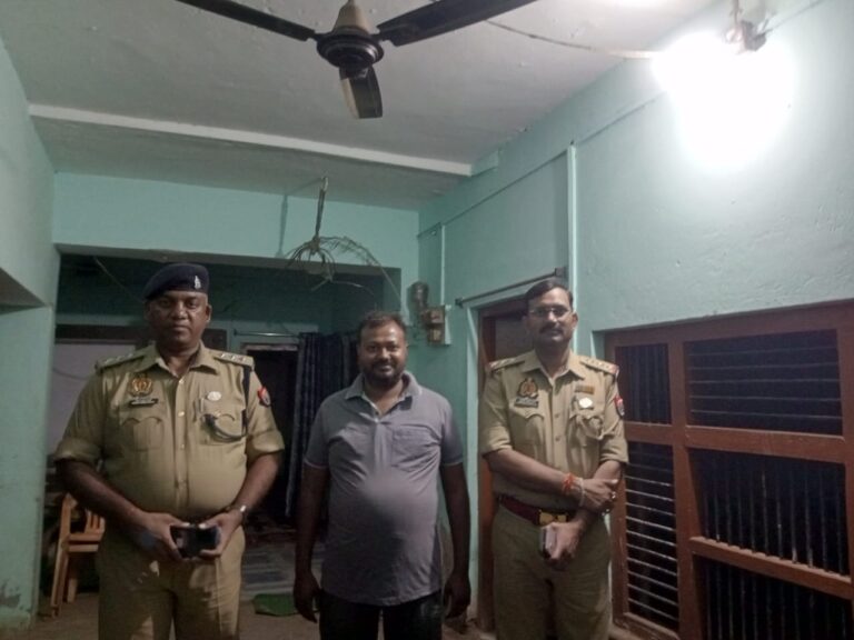 CM से मिलने की तैयारी पड़ी भारी! देवरिया में सपा नेता को पुलिस ने रोका