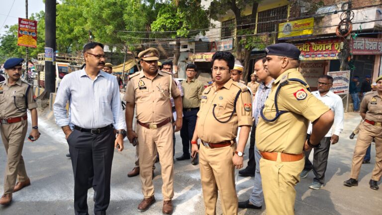 डीएम व एसपी ने नमाज स्थलों का किया निरीक्षण, सुरक्षा व्यवस्था का लिया जायजा