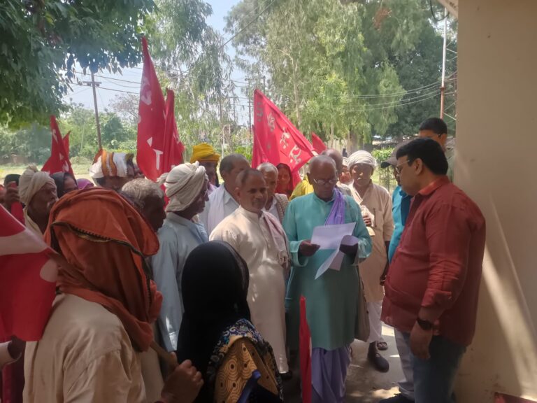 भाकपा ने बिजली घर पर धरना प्रदर्शन कर 8 सूत्री मांगों का ज्ञापन सौंपा