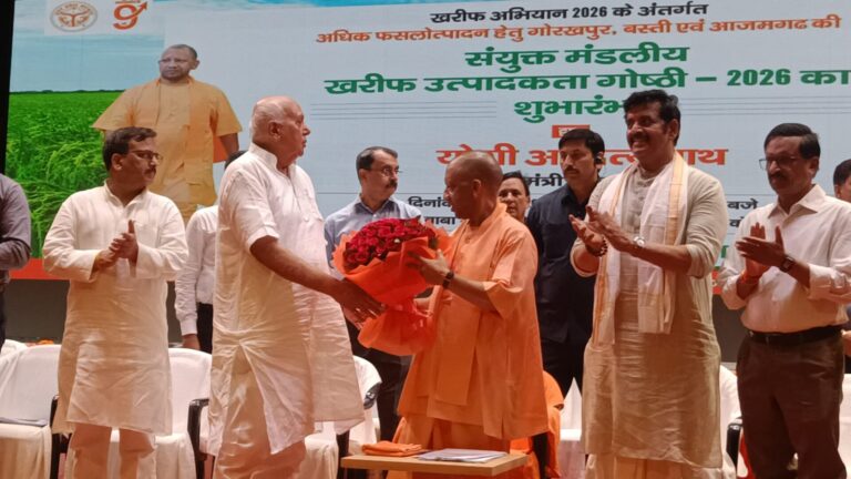मण्डलीय खरीफ उत्पादन गोष्ठी मुख्यमंत्री ने स्टालों का किया अवलोकन