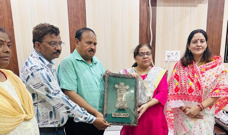 महिला बंदियों के शारीरिक एवं मानसिक स्वास्थ्य के लिए योग प्रशिक्षण कार्यक्रम आयोजित