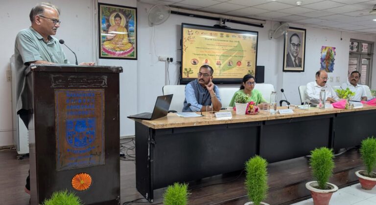 विश्व पर्यावरण दिवस पर बीबीएयू में जागरूकता कार्यक्रम, ‘एक पेड़ मां के नाम’ अभियान के तहत 300 पौधे लगाए गए