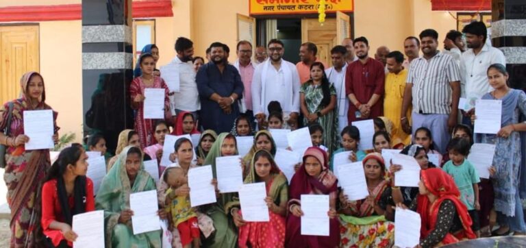आंगनबाड़ी सहायिकाओं को नियुक्ति पत्र वितरित