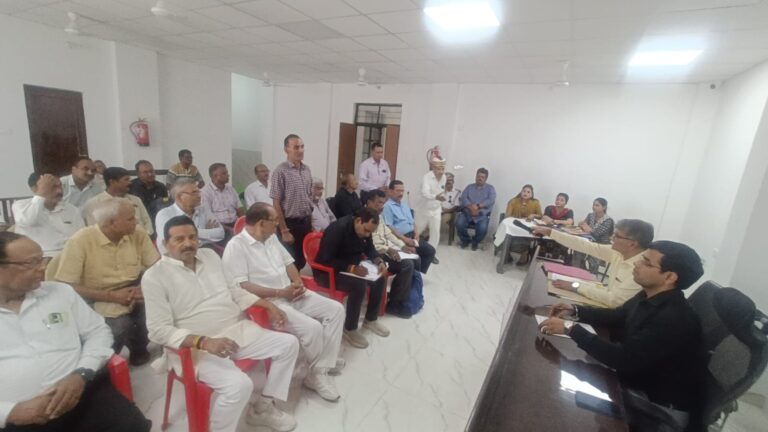 जिला सैनिक बंधु की बैठक आयोजित, पूर्व सैनिकों की समस्याओं के त्वरित समाधान पर दिया गया जोर