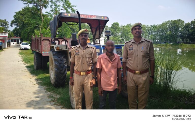 अवैध खनन पर कोल्हुई पुलिस का शिकंजा, मिट्टी लदी ट्रैक्टर-ट्रॉली सीज