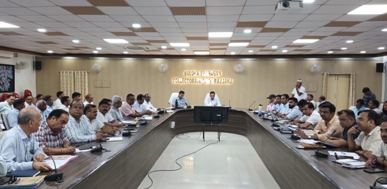 सीएम डैशबोर्ड रैंकिंग सुधारने पर डीएम का जोर, राजस्व वसूली में शत-प्रतिशत लक्ष्य हासिल करने के निर्देश