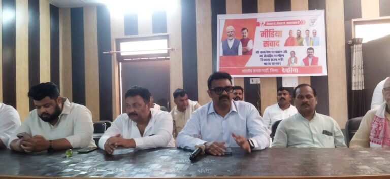 भाजपा सरकार के 12 वर्ष पूरे होने पर बरहज में आयोजित कार्यक्रम, केंद्रीय मंत्री कमलेश पासवान ने गिनाईं उपलब्धियां