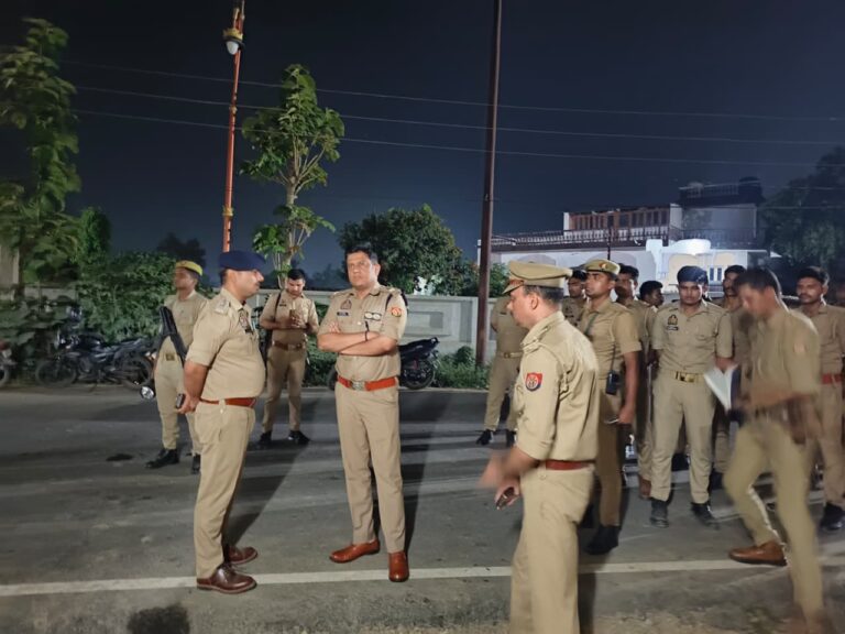 गोरखपुर में तिहरा हत्याकांड: 16 वर्षीय छोटे भाई ने बड़े भाई, भाभी और मासूम बेटे की धारदार हथियार से की हत्या