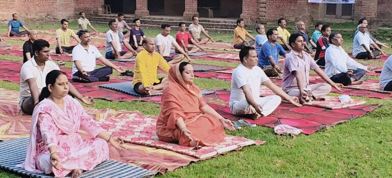 अंतर्राष्ट्रीय योग दिवस पर बरहज में उत्साह के साथ आयोजित हुए योग कार्यक्रम