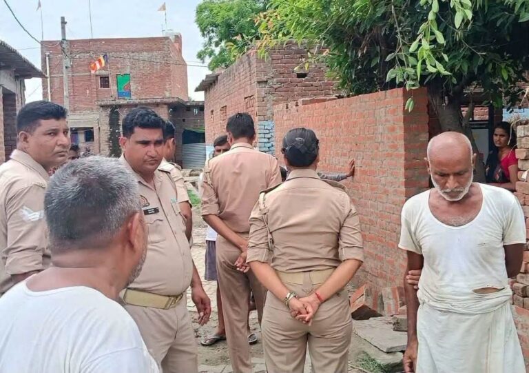 दीवार ढहने से आठ वर्षीय छात्रा की मौत मलबे में दबने से गई जान
