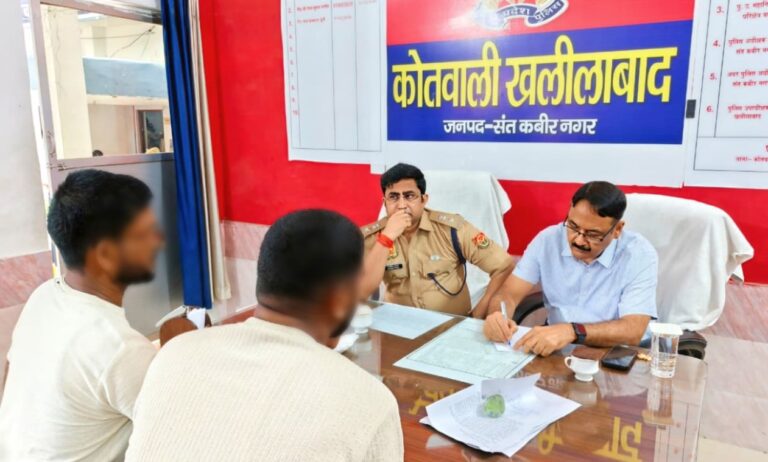 थाना समाधान दिवस में डीएम-एसपी ने सुनीं फरियादियों की समस्याएं, गुणवत्तापूर्ण निस्तारण के दिए निर्देश