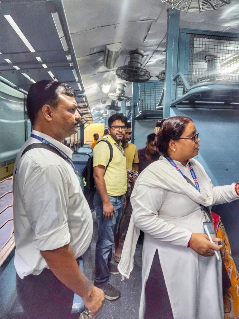 विशेष टिकट जांच अभियान 38 बिना टिकट/अनियमित यात्री पकड़े गए ₹23,170 का राजस्व वसूला