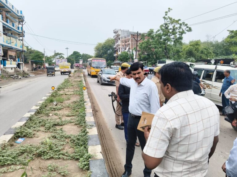 कटहल नाला, मेडिकल बाईपास और बाढ़ शरणालय का डीएम ने किया औचक निरीक्