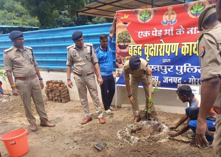 एक पेड़ माँ के नाम महाअभियान के तहत पुलिस लाइन्स में हुआ वृक्षारोपण