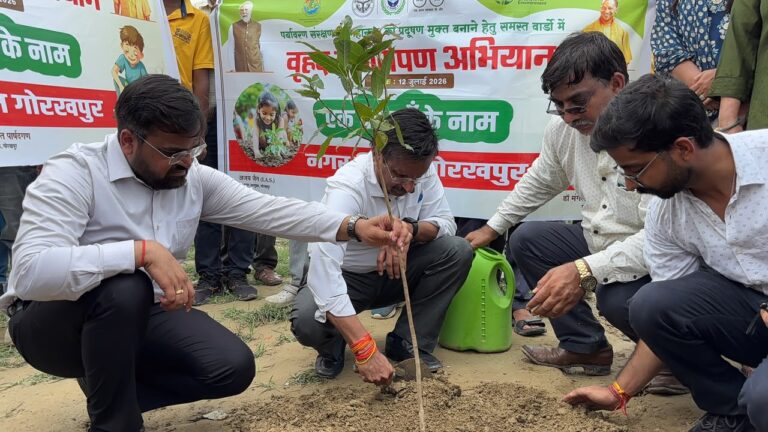 राप्ती ईको पार्क में वृक्षारोपण का महाअभियान 5,567 पौधे रोपे गए