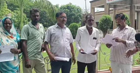 उपजाऊ जमीन पर सड़क बनाने का आरोप, डीएम के आदेश पर जांच शुरू