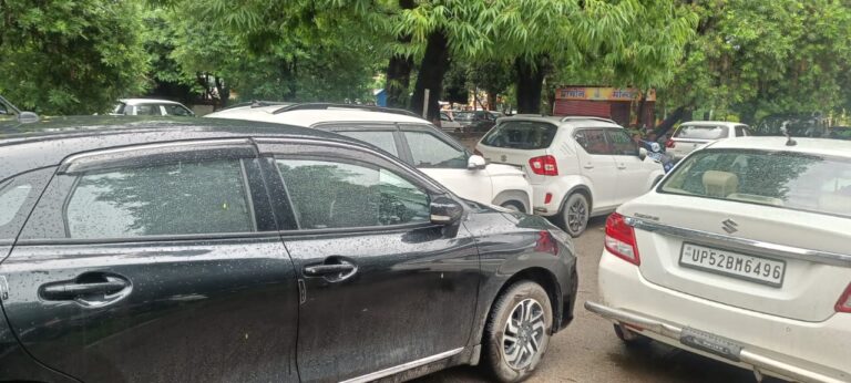 कमिश्नरी में ‘शान’ के नाम पर अराजक पार्किंग नियमों को ठेंगा दिखाते वाहन चाल