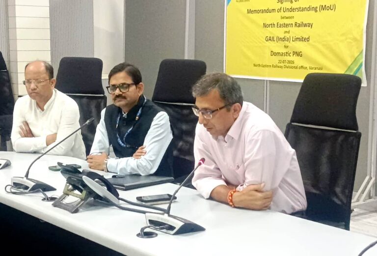 रेलवे कॉलोनियों में पीएनजी आपूर्ति हेतु एमओयू किया गया