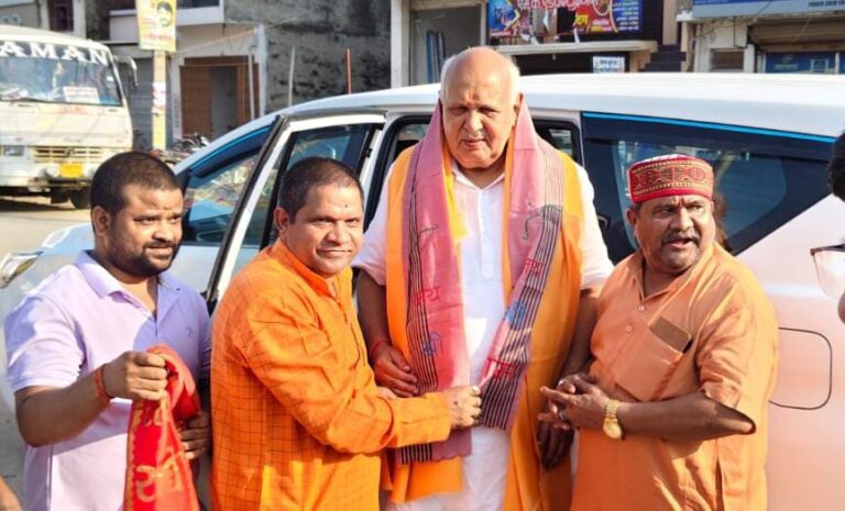 भाजपा नेताओं ने कृषि मंत्री सूर्य प्रताप शाही का किया भव्य स्वागत